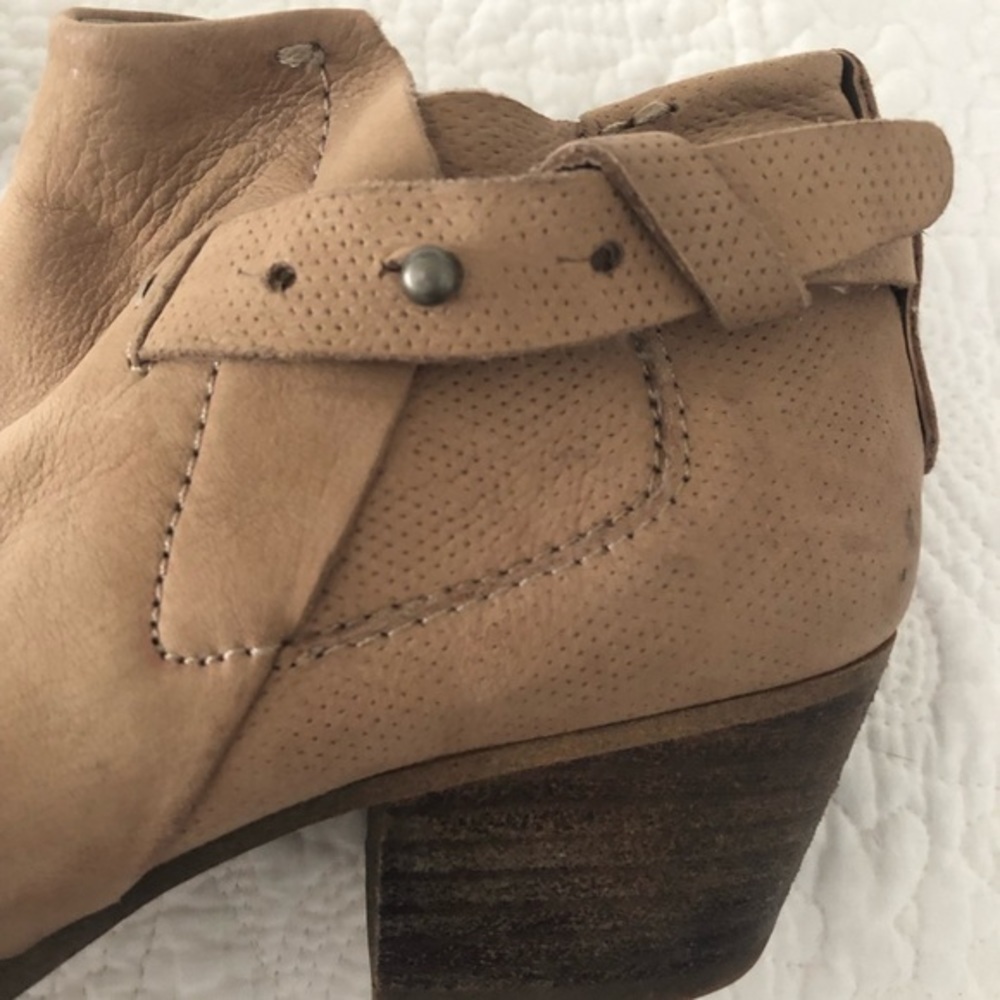 Dolce Vita tan leather western Ankle Booties size 6.5 - Picture 6 of 9